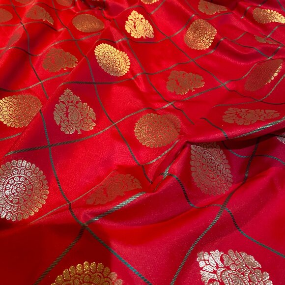 Red with Green check Indian traditional soft silk saree for women - Picture 12 of 16